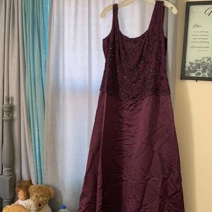 Stenay formal evening dress top is beaded dark maroon
